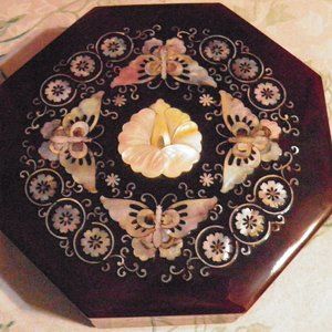 Red Lacquered 8-Sided Trinket Box with Abalone Inlaid Butterflies/flowers w/tray